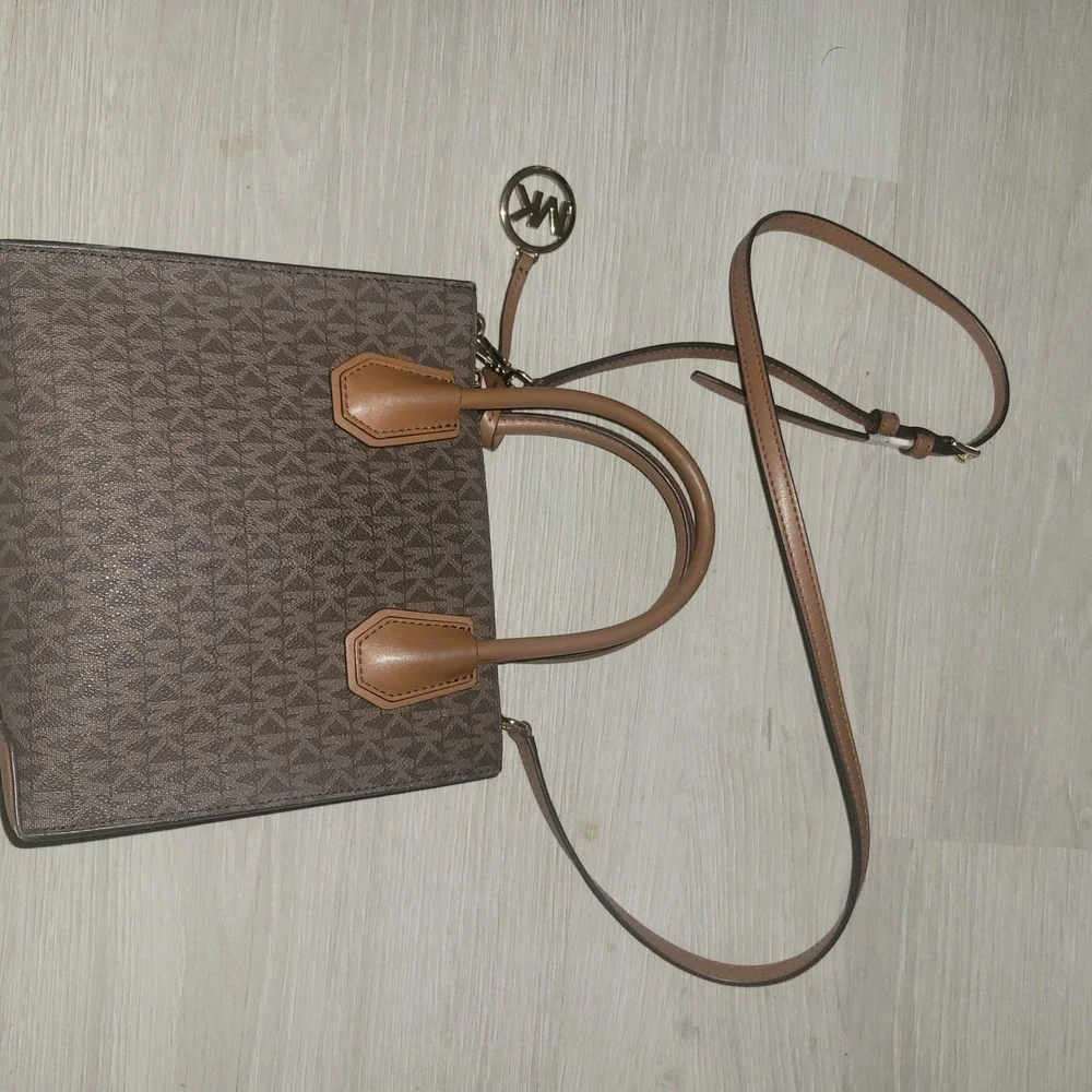 Michael Kors Signature Monogram Bedford‎ Travel Small Top Zip Tote Brown luxury